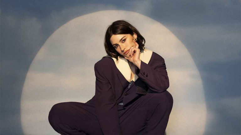 2025最期待新人 首度登台！ 泰勒絲指定巡迴暖場  Gracie Abrams 明年4月台北實力開唱