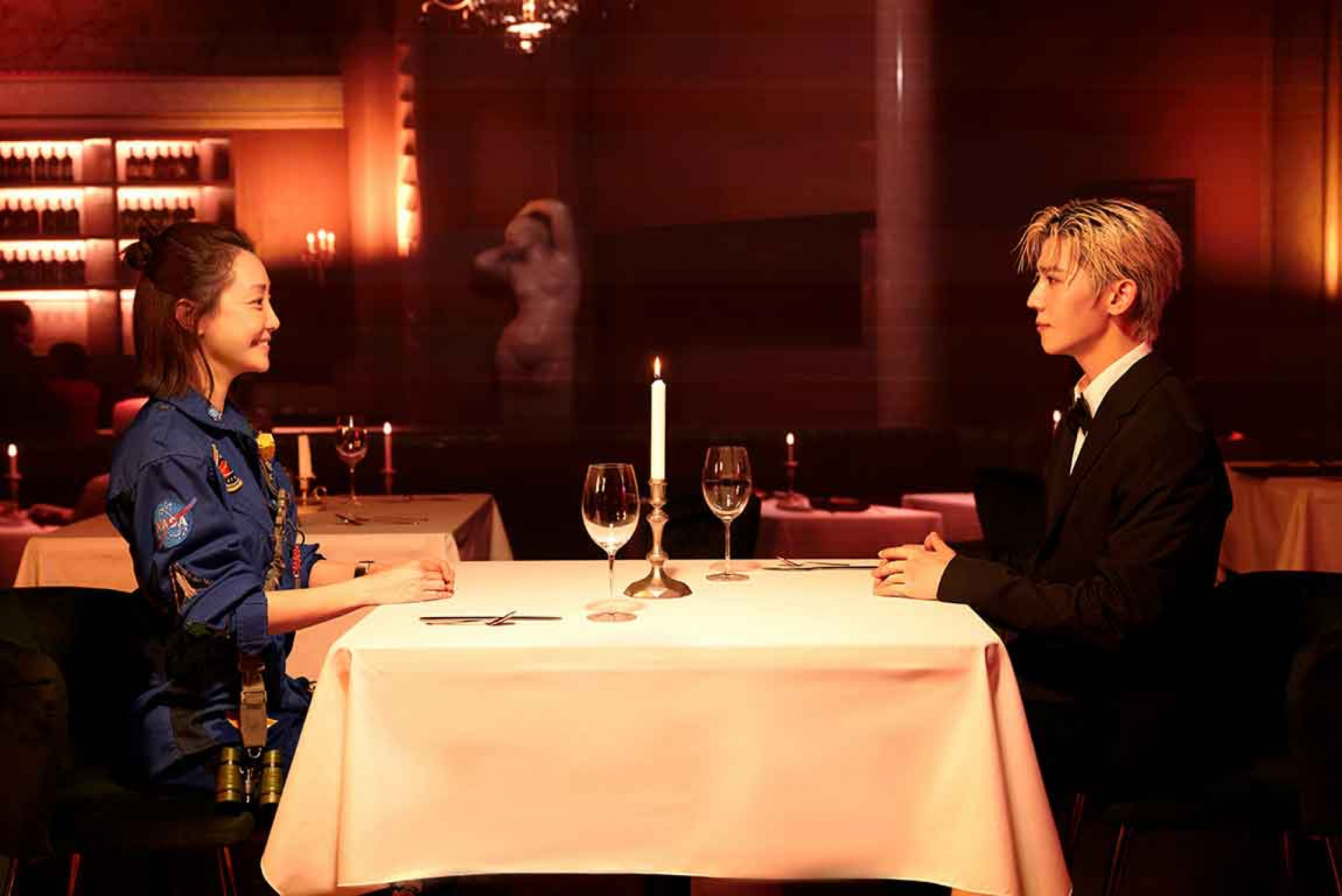 謝欣穎(左起)畢書盡02