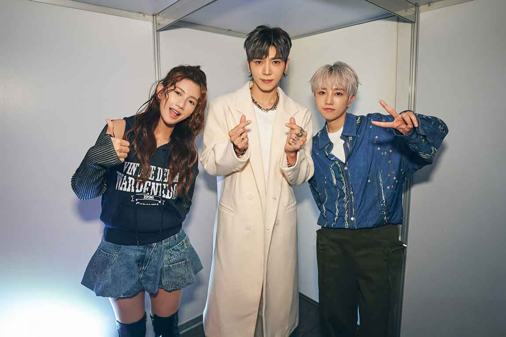 以悠(左起)畢書盡、惟晨