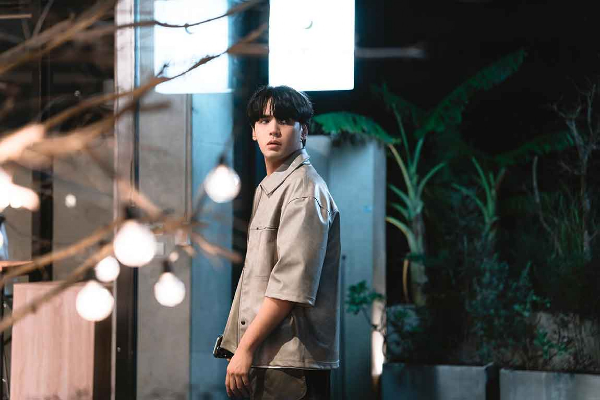 陳零九日前拍攝〈也曾想走進你的心底〉MV,化身旁觀者目睹一對戀人的愛情終章。(照片提供:種子音樂)