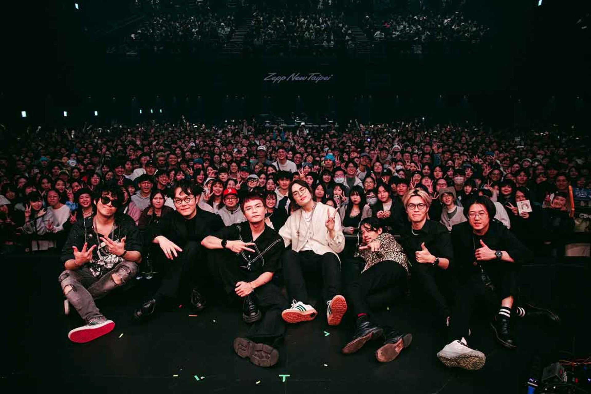 鶴-The-Crane-演唱會與樂迷大合照