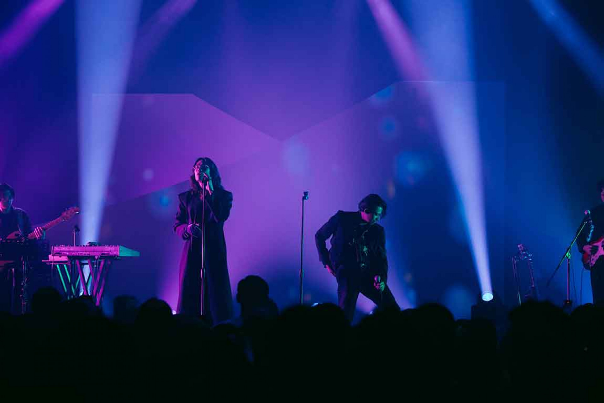 鶴-The-Crane-(左)-與ALI-(右)首次同台演出共同合作單曲〈NEON〉