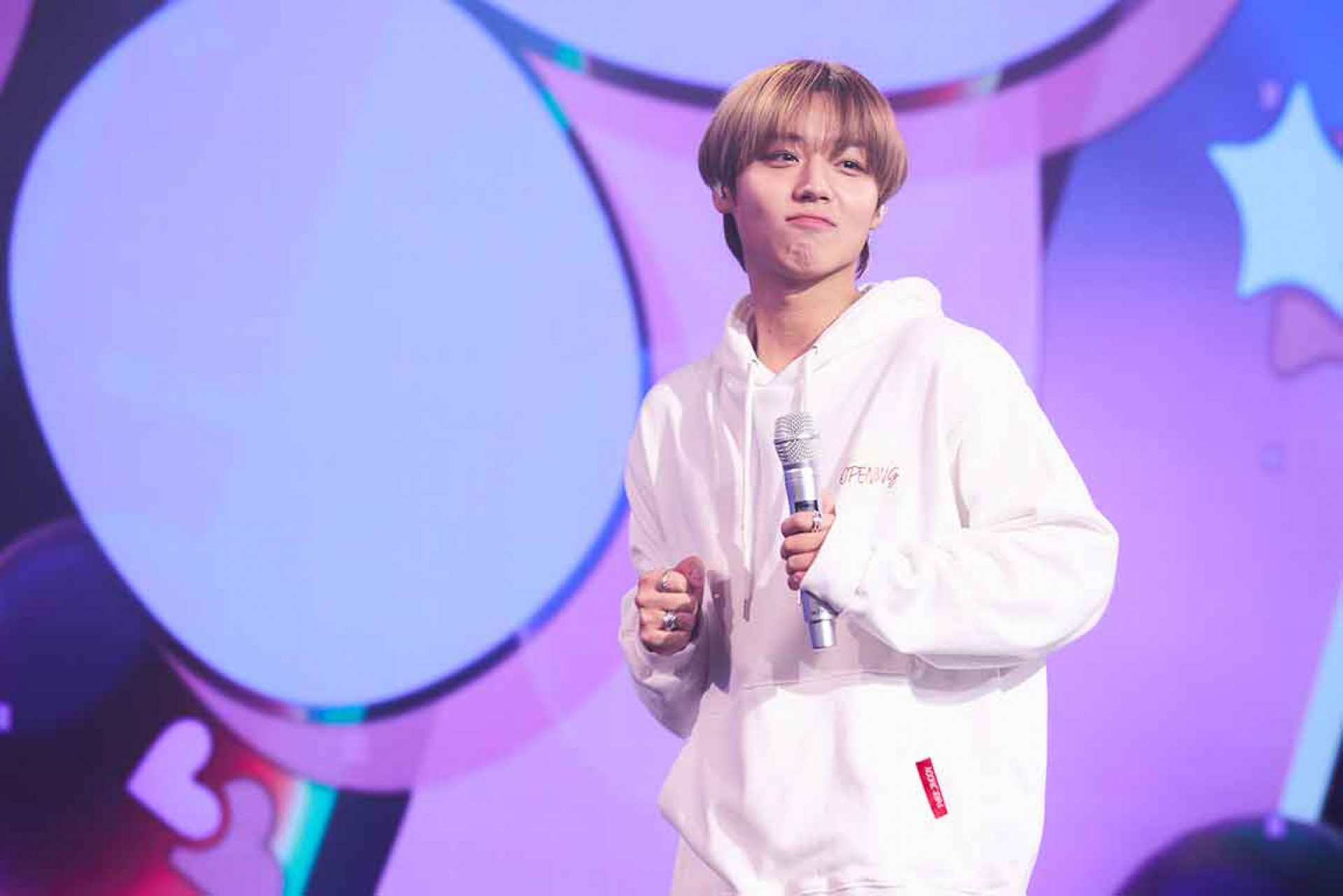 朴志訓經典撒嬌「啾醬~」」_華貴娛樂提供