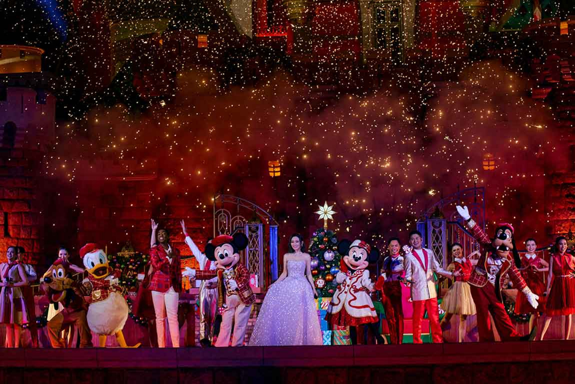 10_閻奕格香港迪士尼第二日演出,經典電影歌曲與耶誕歌曲歡度耶誕