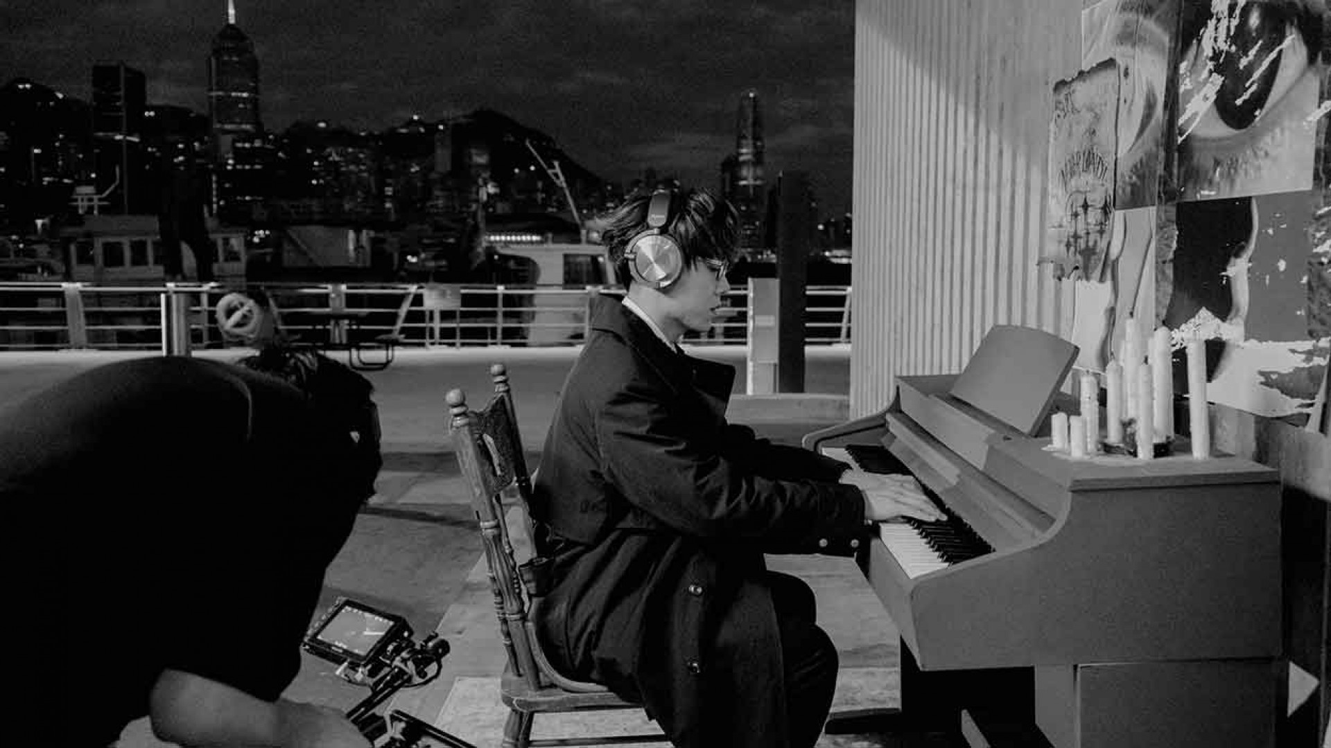 林家謙〈有色眼鏡〉MV中充滿香港城市光影