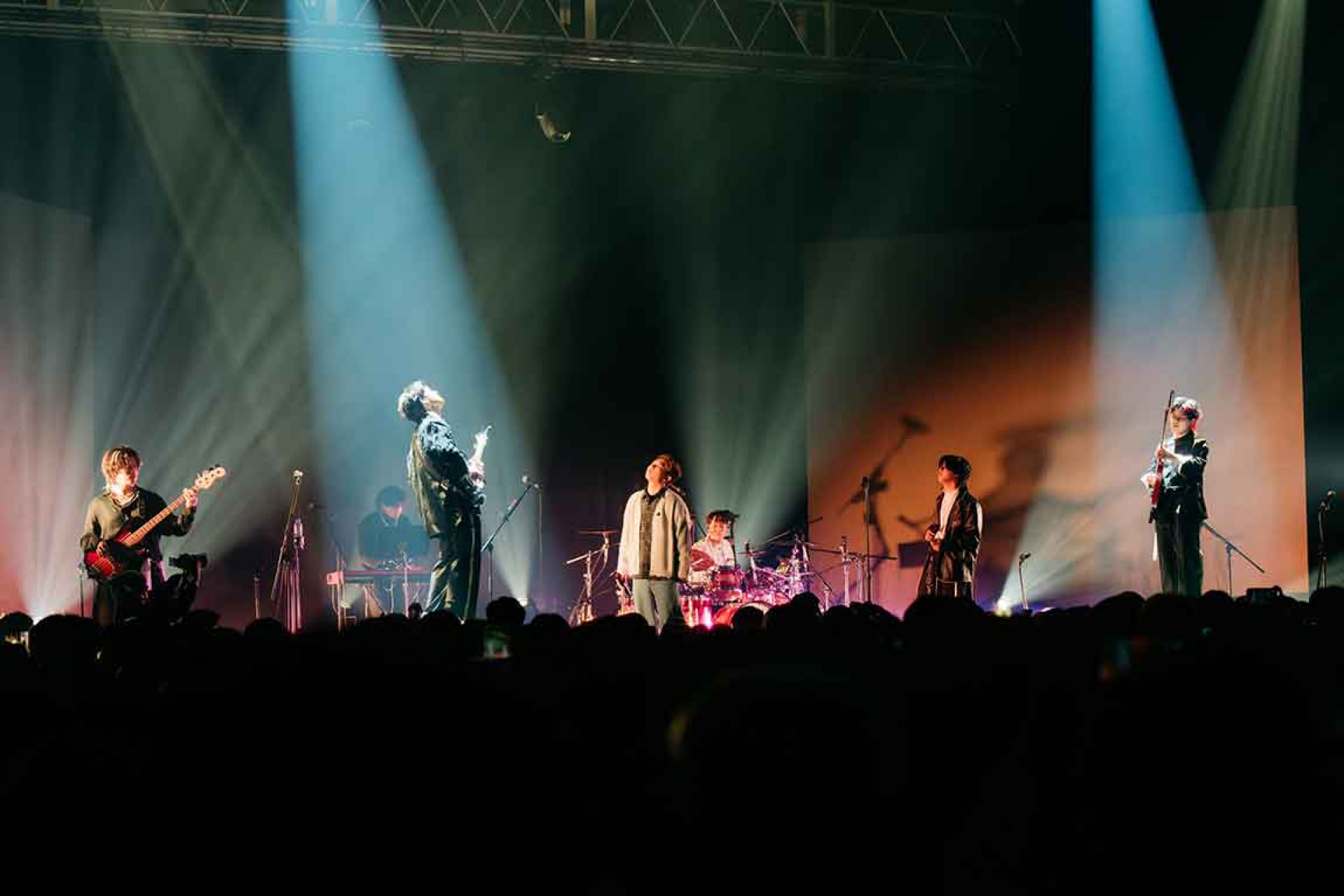 胡凱兒跟雞丁一起合唱〈離開的一路上〉-引起台下驚呼