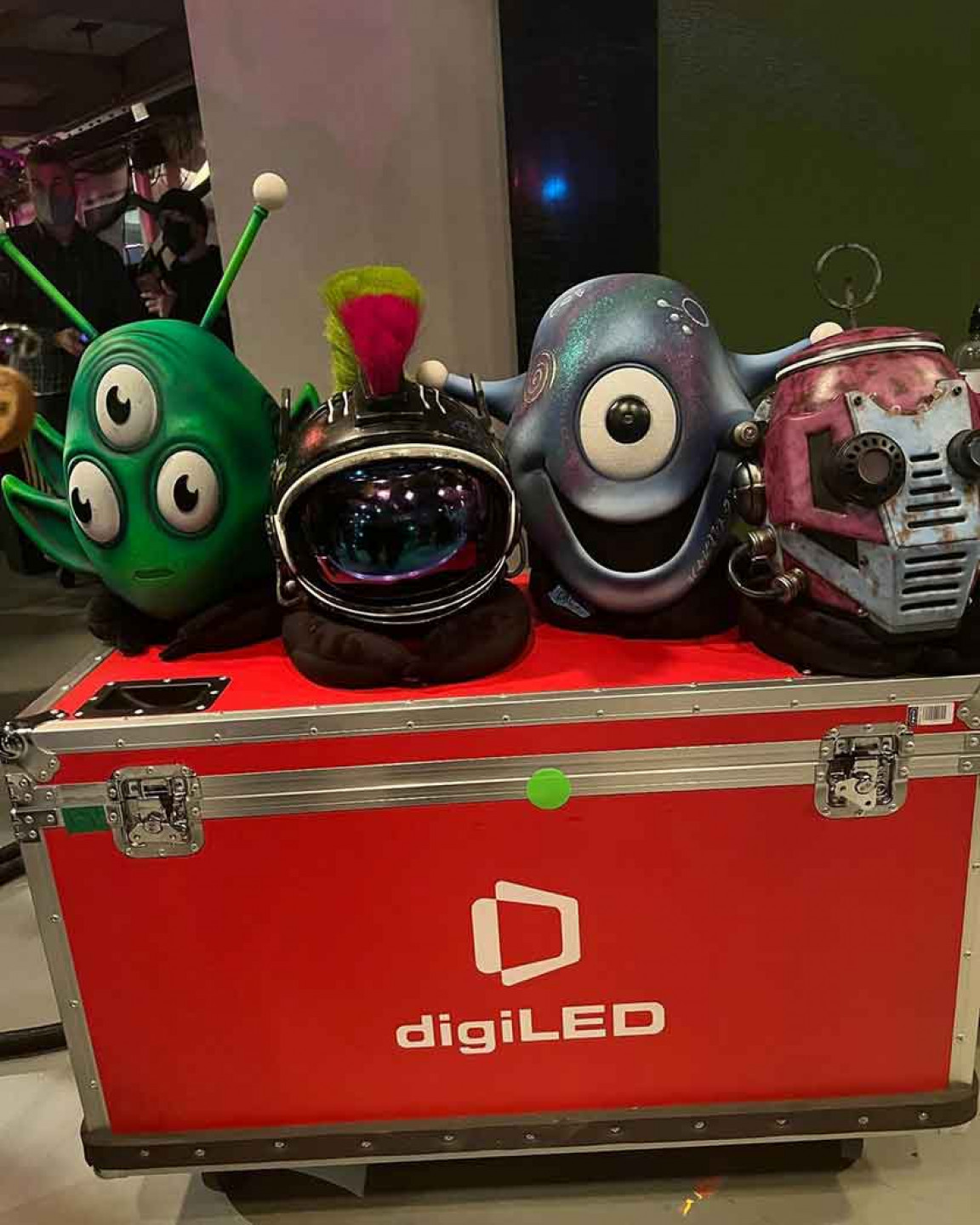 COLDPLAY演唱會上所戴的頭套_華納音樂國際部提供