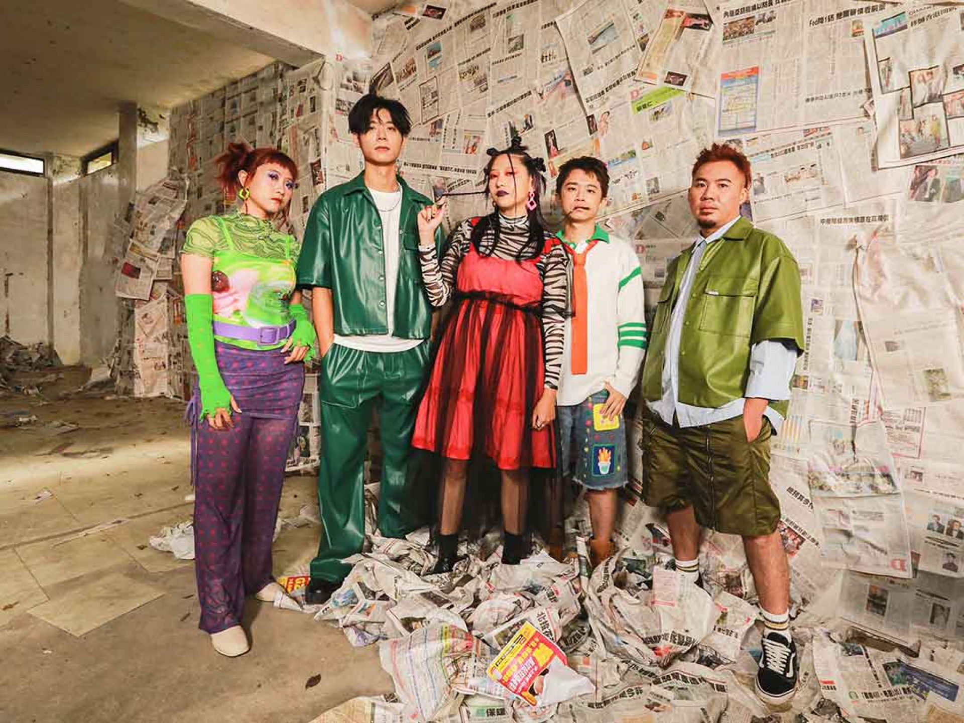 Tickle-Tickle-癢癢_(由左至右:鼓手阿布、吉他手Nash-、主唱Ready、貝斯手阿寬、吉他手GZ)jpg