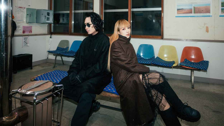 原子邦妮首次釋出全新英文EP 《Falling》 用新歌陪伴樂迷跨年 揮別內心黑洞找回勇氣