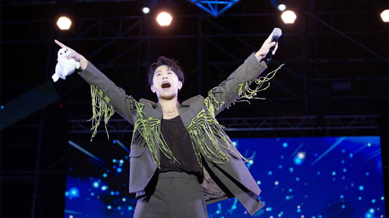 韋禮安跨年獨家演出獻屏東 搬出演唱會精華「送海獅」 嗨翻全場