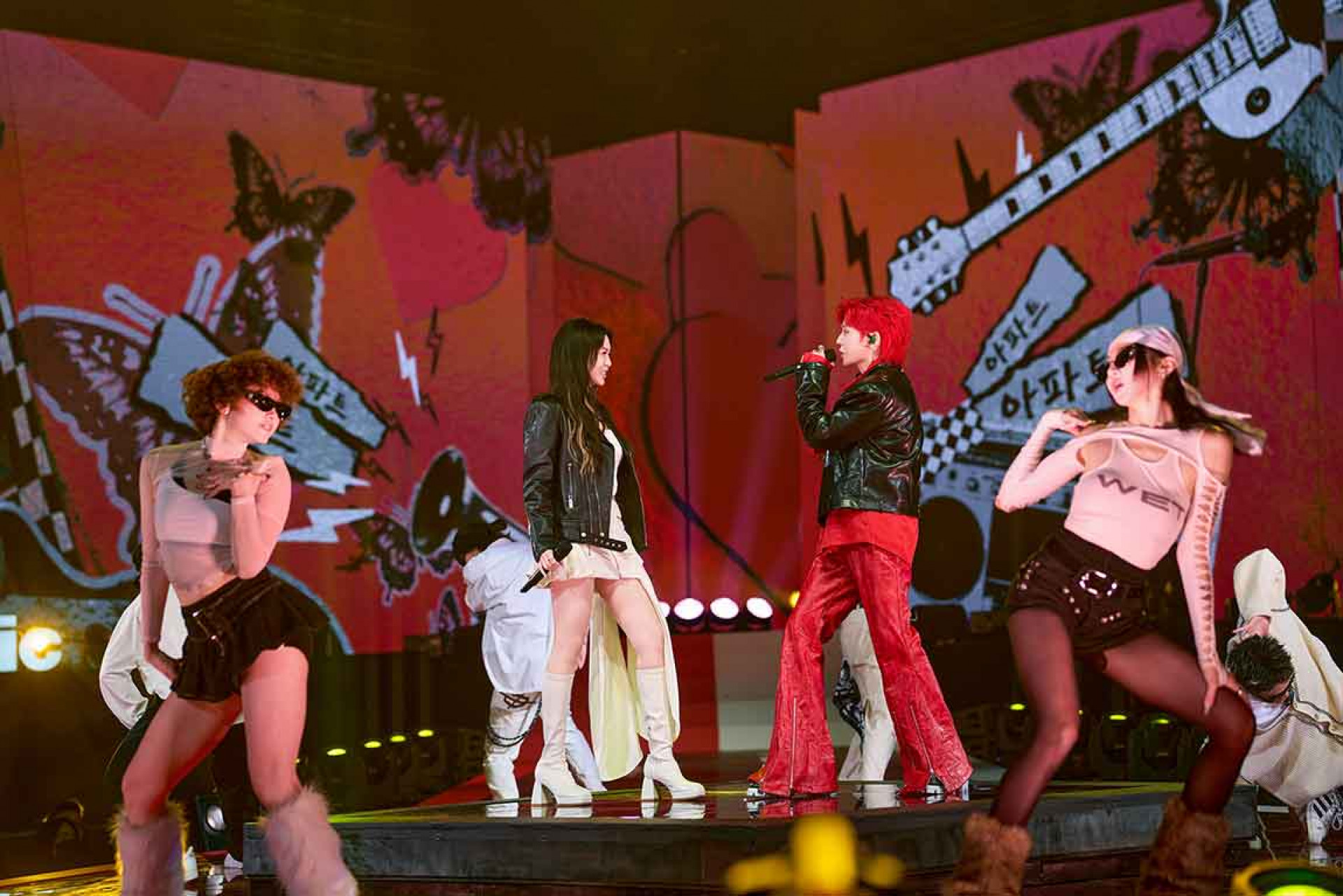 孫盛希(左)畢書盡