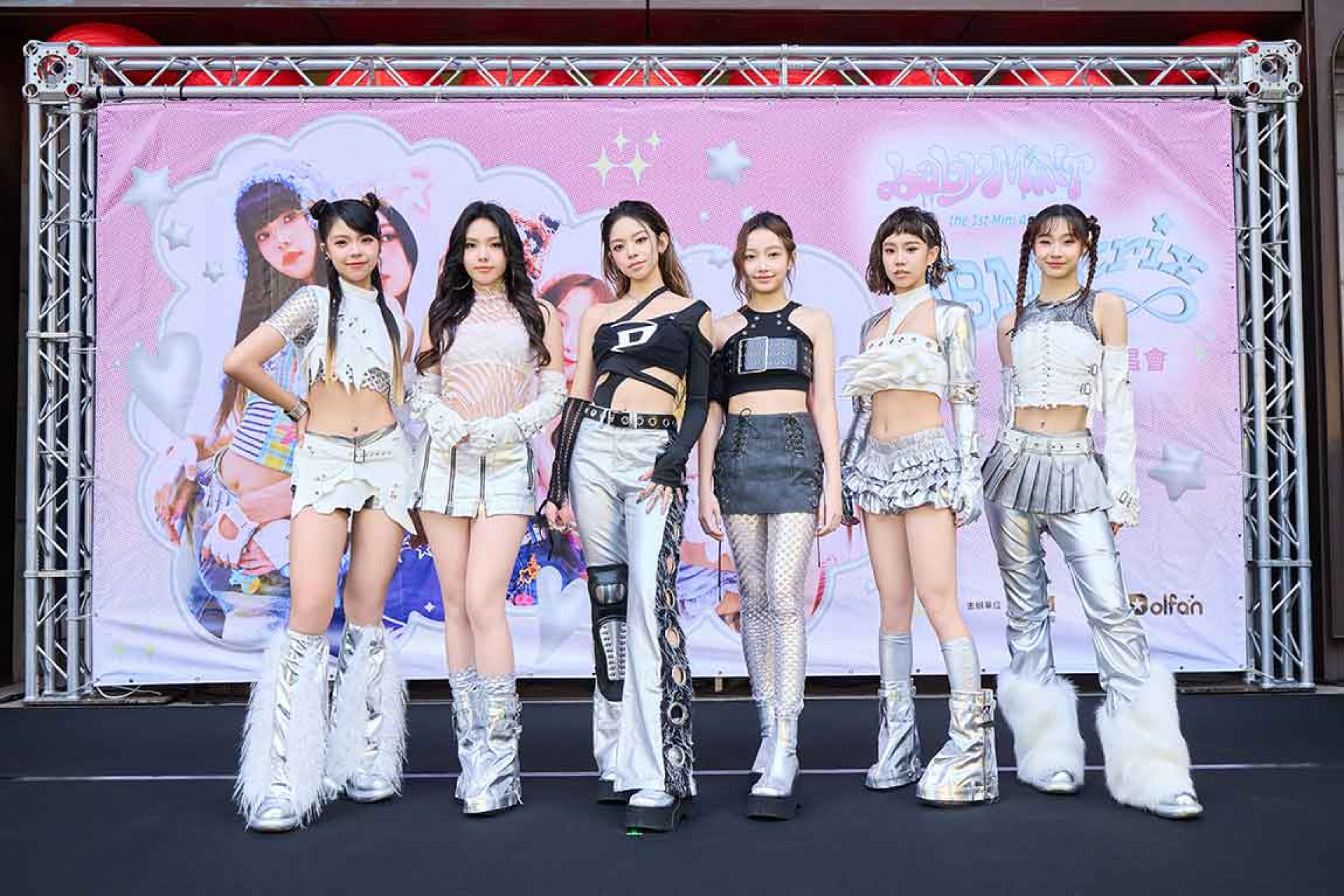 babyMINT_1（左起：丞妘、Vikky、粼粼、栩栩、品妡、熙妍)