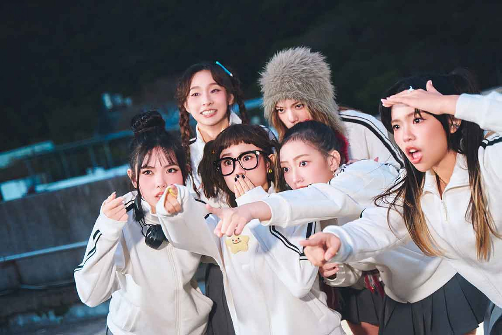 babyMINT_4（前排左起：Vikky、品妡、栩栩、丞妘／後排左起：熙妍、粼粼）