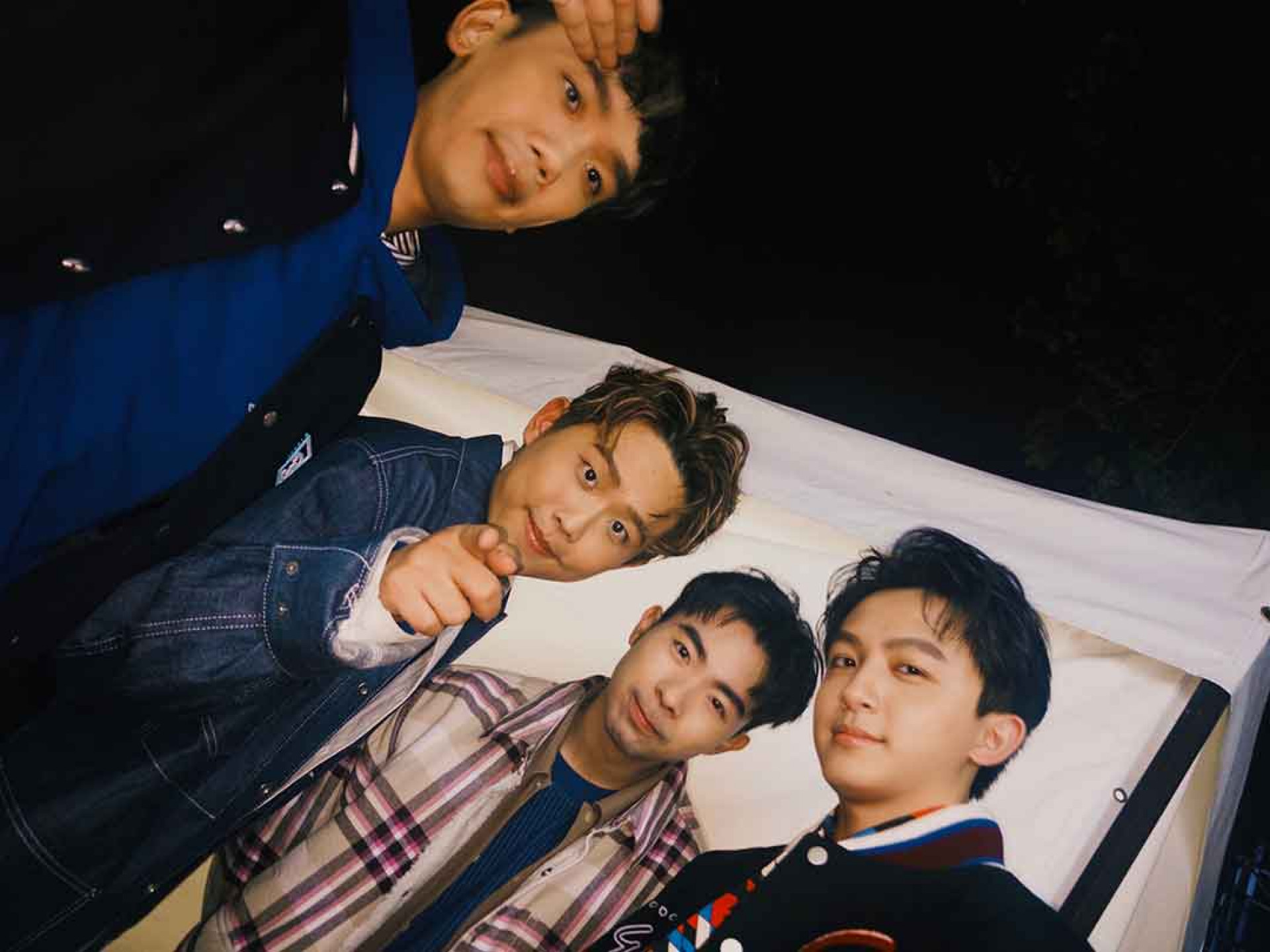 理想混蛋再創神曲!「離開的一路上」已累積2800萬點閱,往三千萬大關邁進!更勇奪2024年Spotify台灣熱門華語歌曲冠軍寶座!