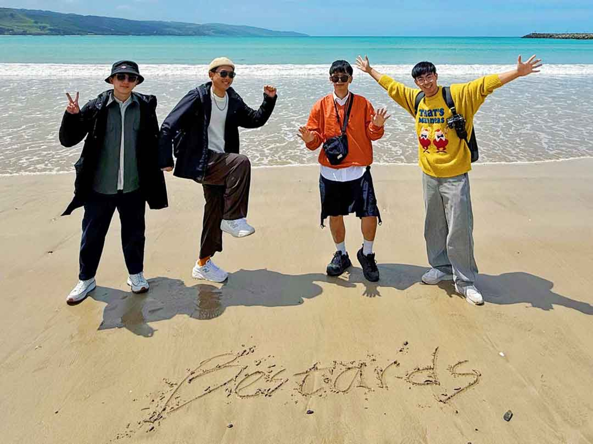 理想混蛋受邀至澳洲參加墨爾本oddshapes音樂節演出,工作空檔於墨爾本大洋路的沙灘享受悠閒時光