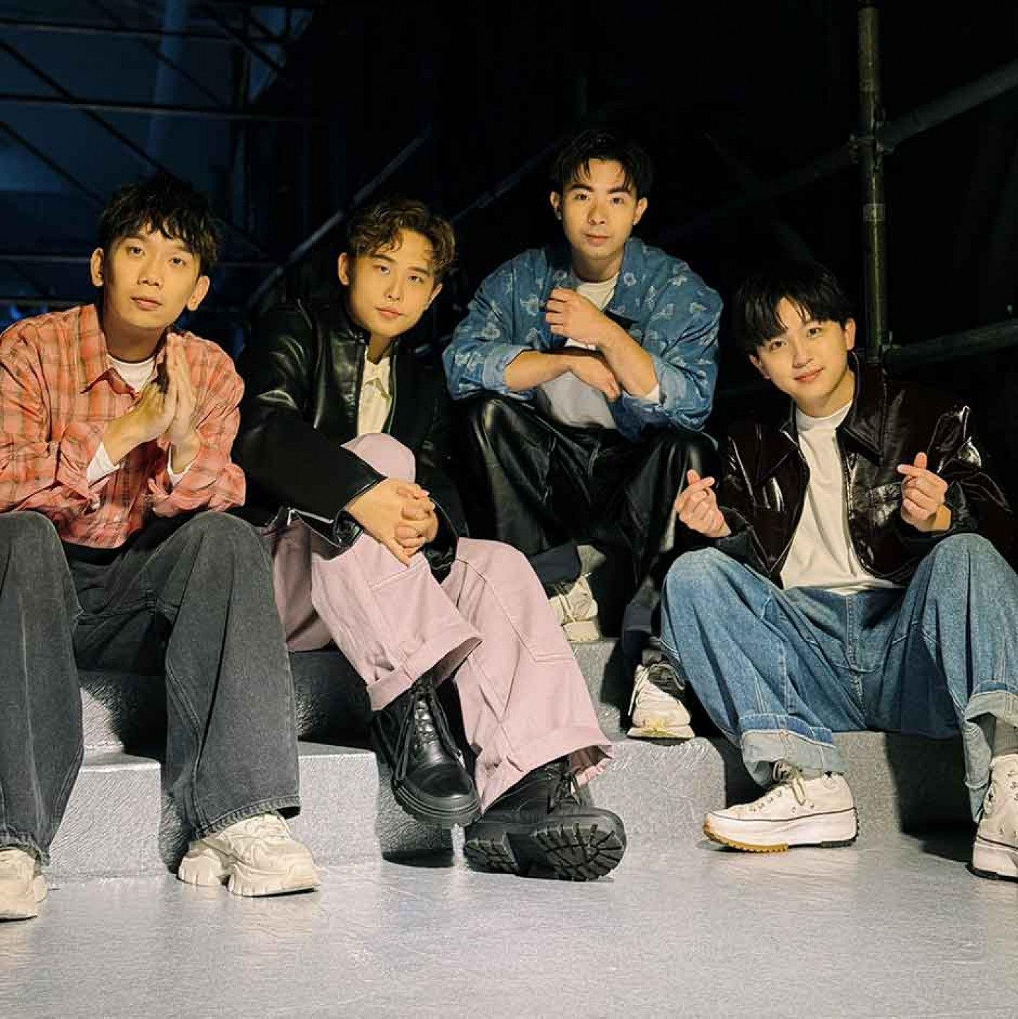 理想混蛋年初於企業尾牙登小巨蛋演出並驚喜預告:「我們是先來實習的!」埋2025有機會實現圓夢攻蛋伏筆