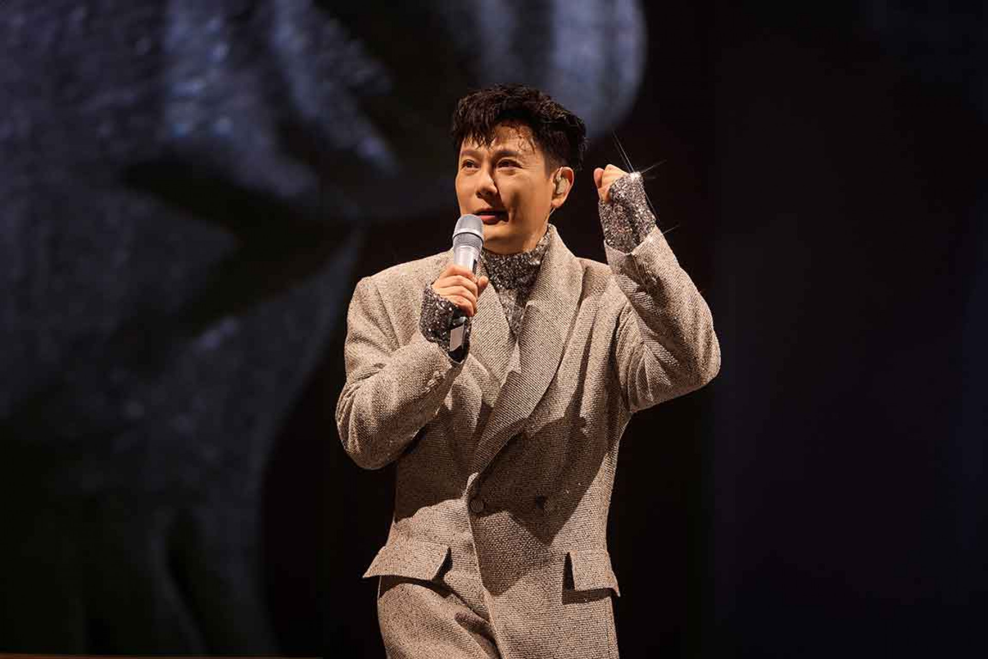 重回〈寬容〉澳門拍攝地-引爆阿哲感動-「謝謝陪我這麼久」