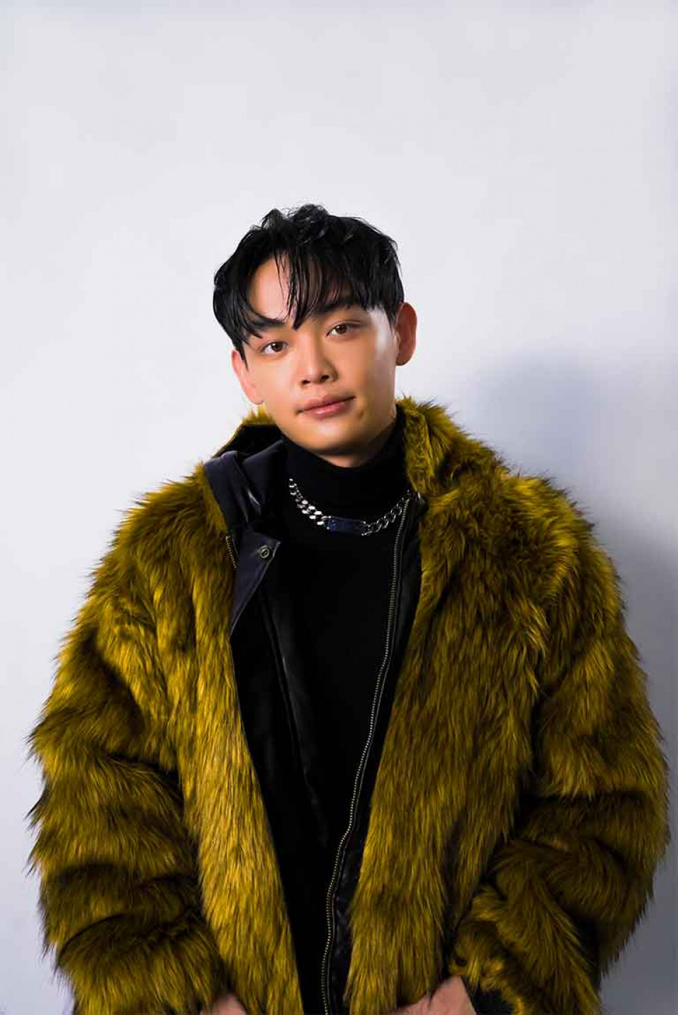 推出全新單曲〈想再問你一次〉,以細膩筆觸描繪愛情中的遺憾與矛盾