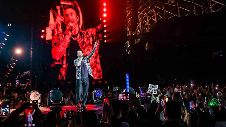 搖滾天團魔力紅 破紀錄開唱！洗腦神曲連發 帥主唱亞當狂撒糖 「高雄！情人節快樂！」