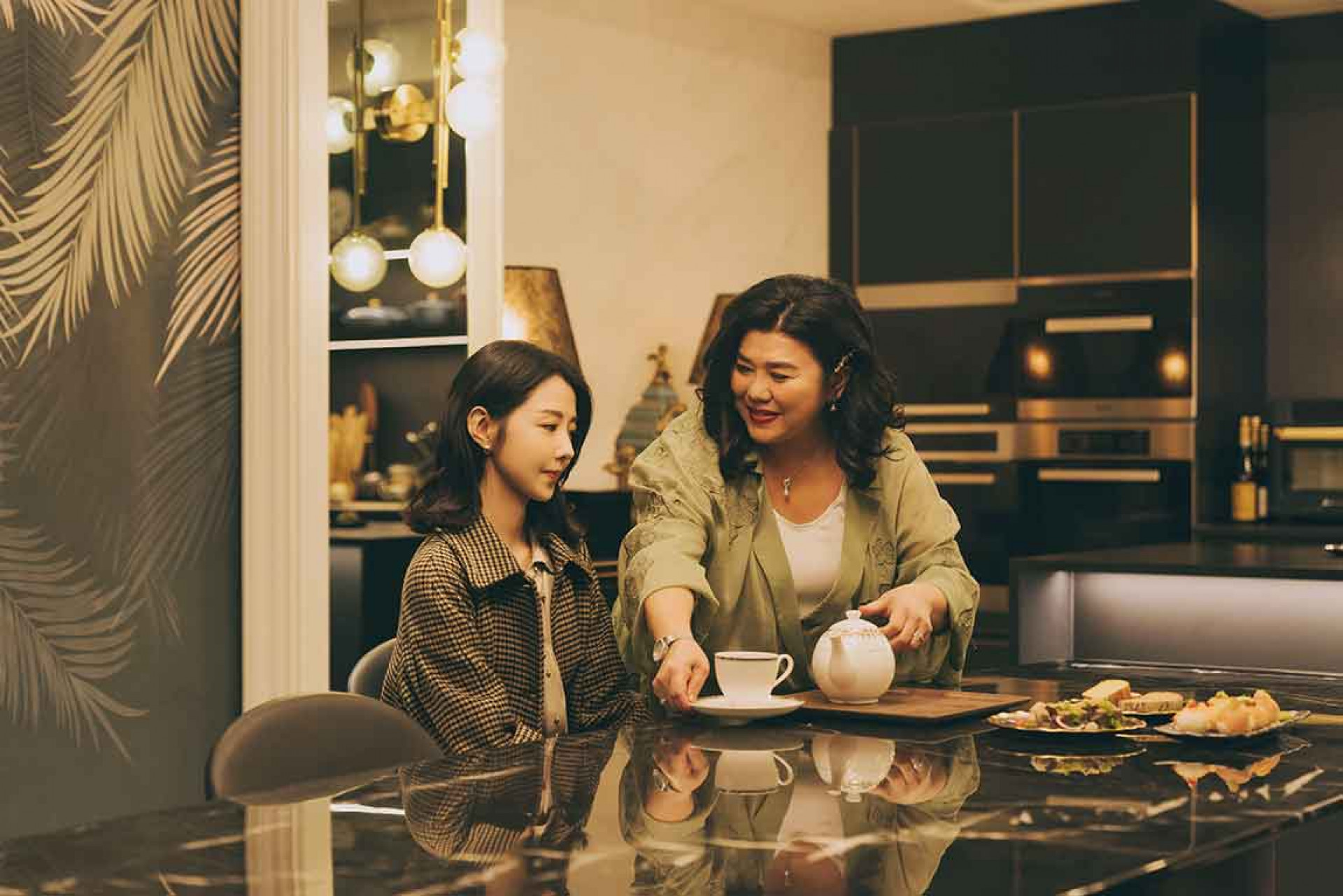 原聲帶用中、西方樂器穿梭古典、流行之間,述說優雅與危機交織的音樂故事