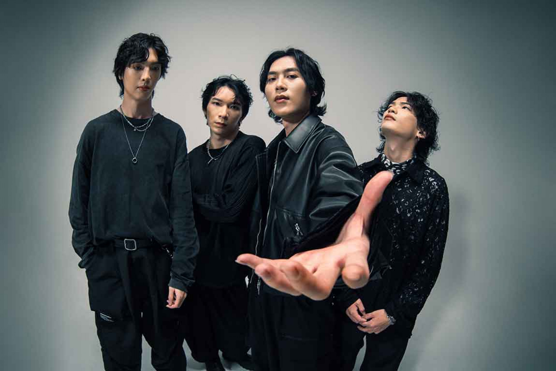 薄暮-EVENFALL_左1貝斯手明倫、左2鼓手旻璋、左3主唱佑星、左4吉他手ED