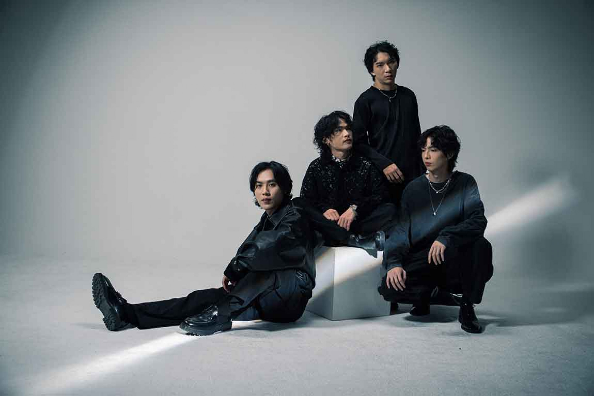 薄暮-EVENFALL_左1-主唱佑星、左2吉他手ED、左3鼓手旻璋、左4貝斯手明倫jpg