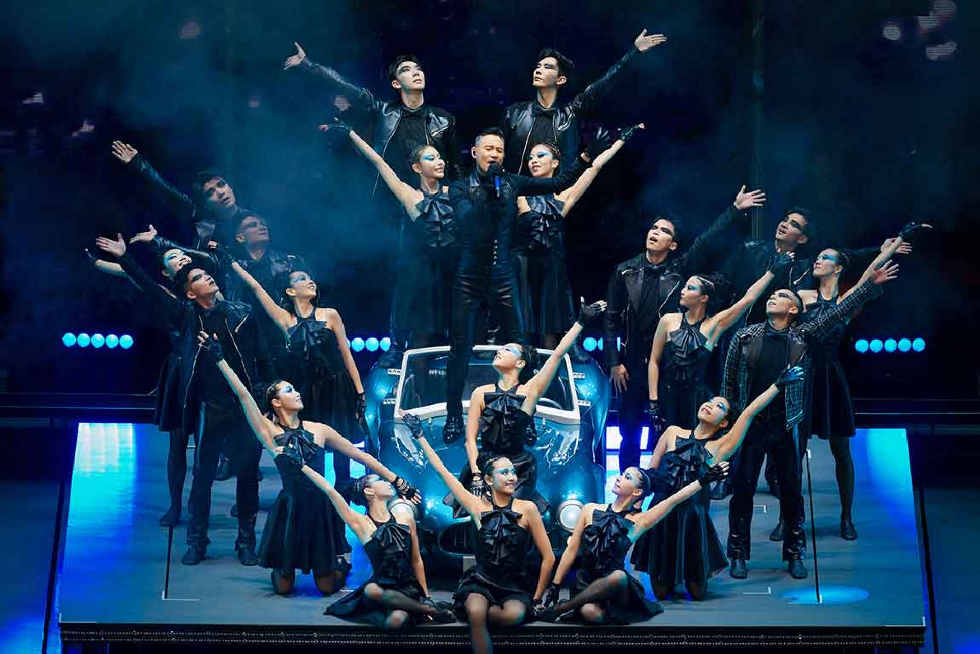 Jacky-Cheung-Haikou-show-2,-Photographed-by-Shen-Jing