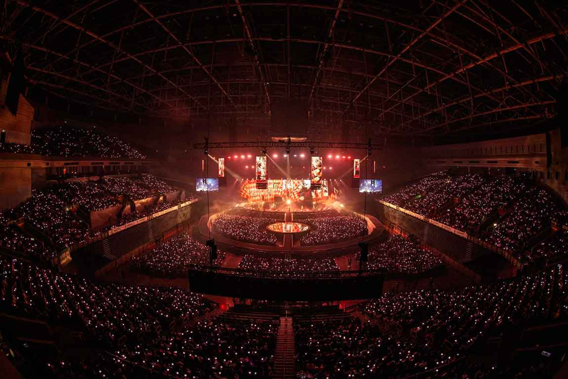 麋先生以「馬戲團」為主題打造一座沉浸式嘉年華,演唱會大獲好評,人氣狂飆。(相信音樂提供)