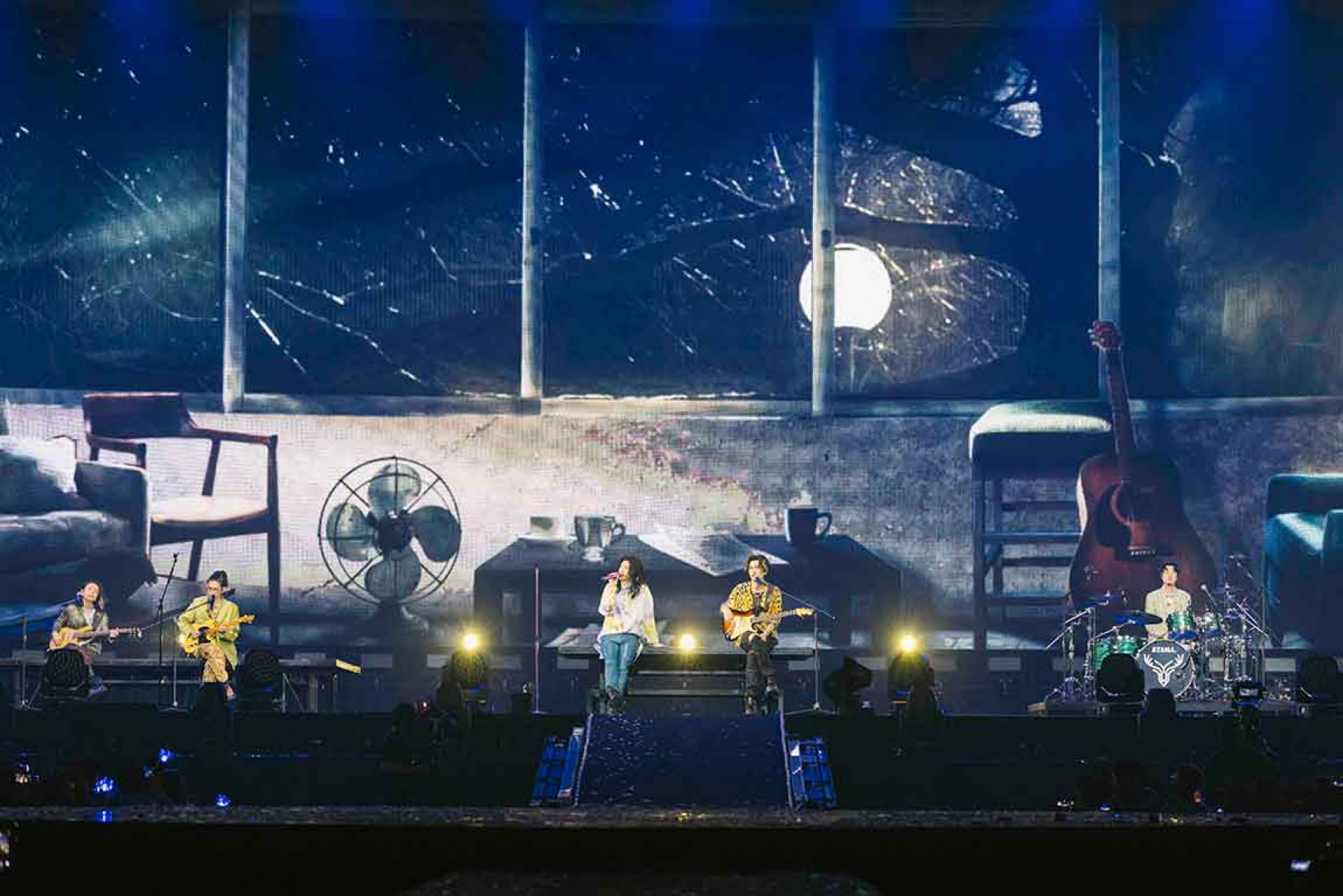 麋先生溫馨合唱〈我們〉,感動全場。(相信音樂提供)