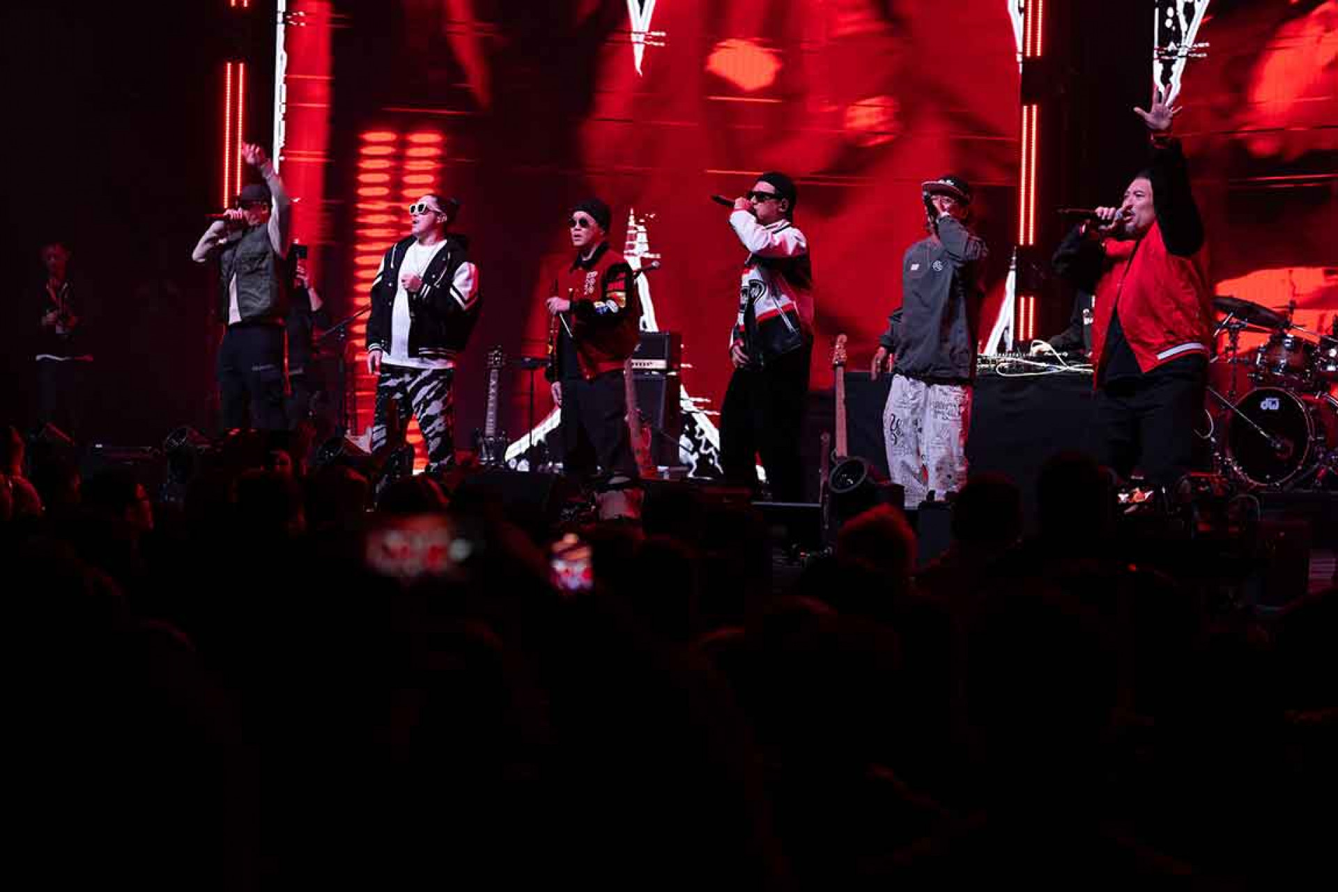 演唱會由「廿四味」打頭陣,團員陳子聰在完成所有手術,全面康復後的首次亮相