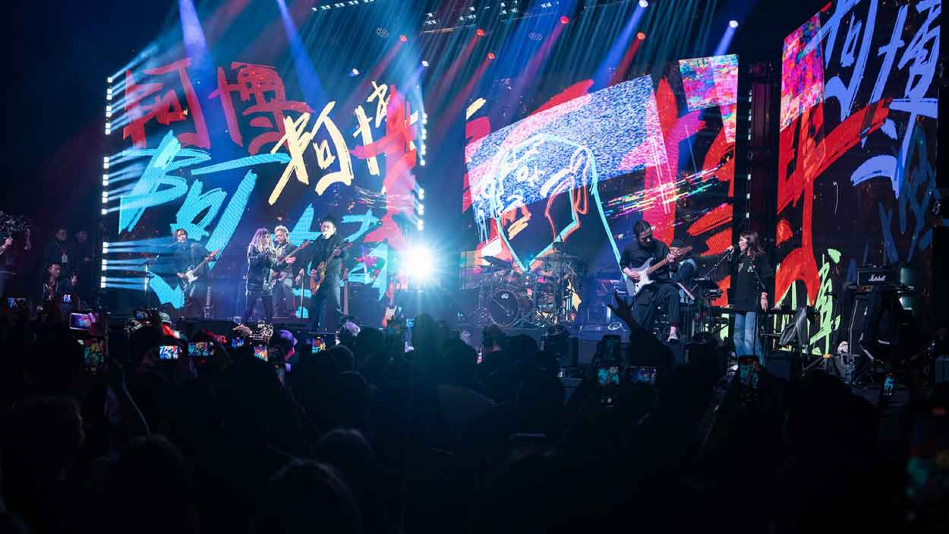 何超在黃貫中演唱〈阿博二世〉時驚喜同台合唱