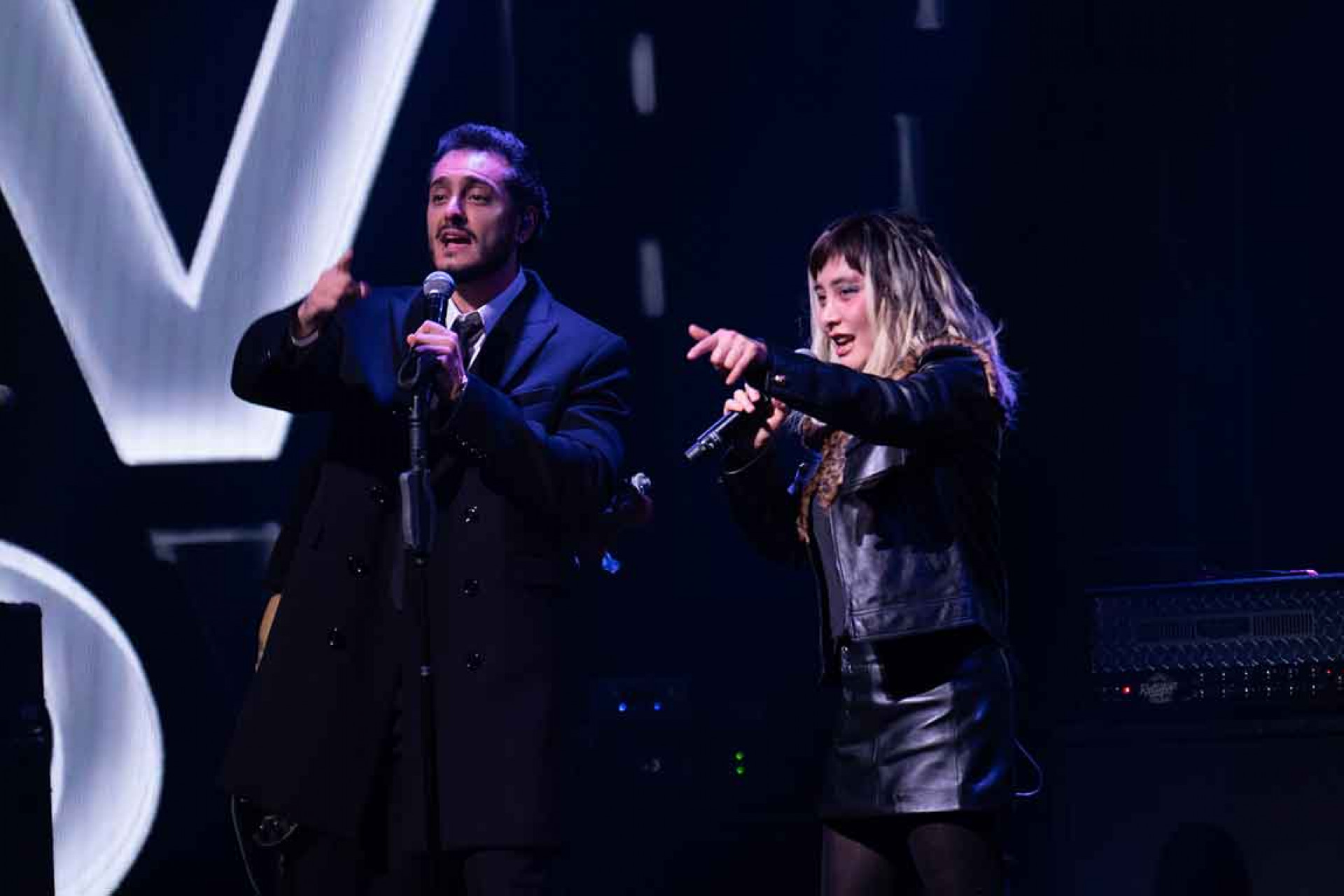 何超與男神新人-Iman-同台共舞飆歌