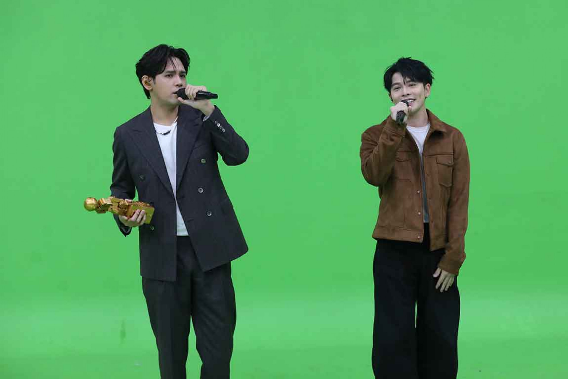 陳零九與馬來西亞歌手Danny許佳麟演唱單曲〈寫DY神曲〉（照片提供：AstroMalaysia&-種子音樂）