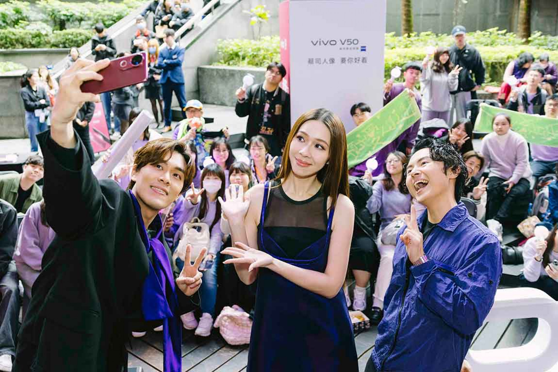 告五人特別攜手vivo舉辦「專屬粉絲見面會」,提前與粉絲共度浪漫情人節。(vivo提供)