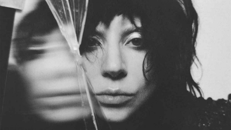 女神卡卡出輯回歸流行樂風 面對內心「狂亂」甜謝未婚夫「在愛中找到平靜」