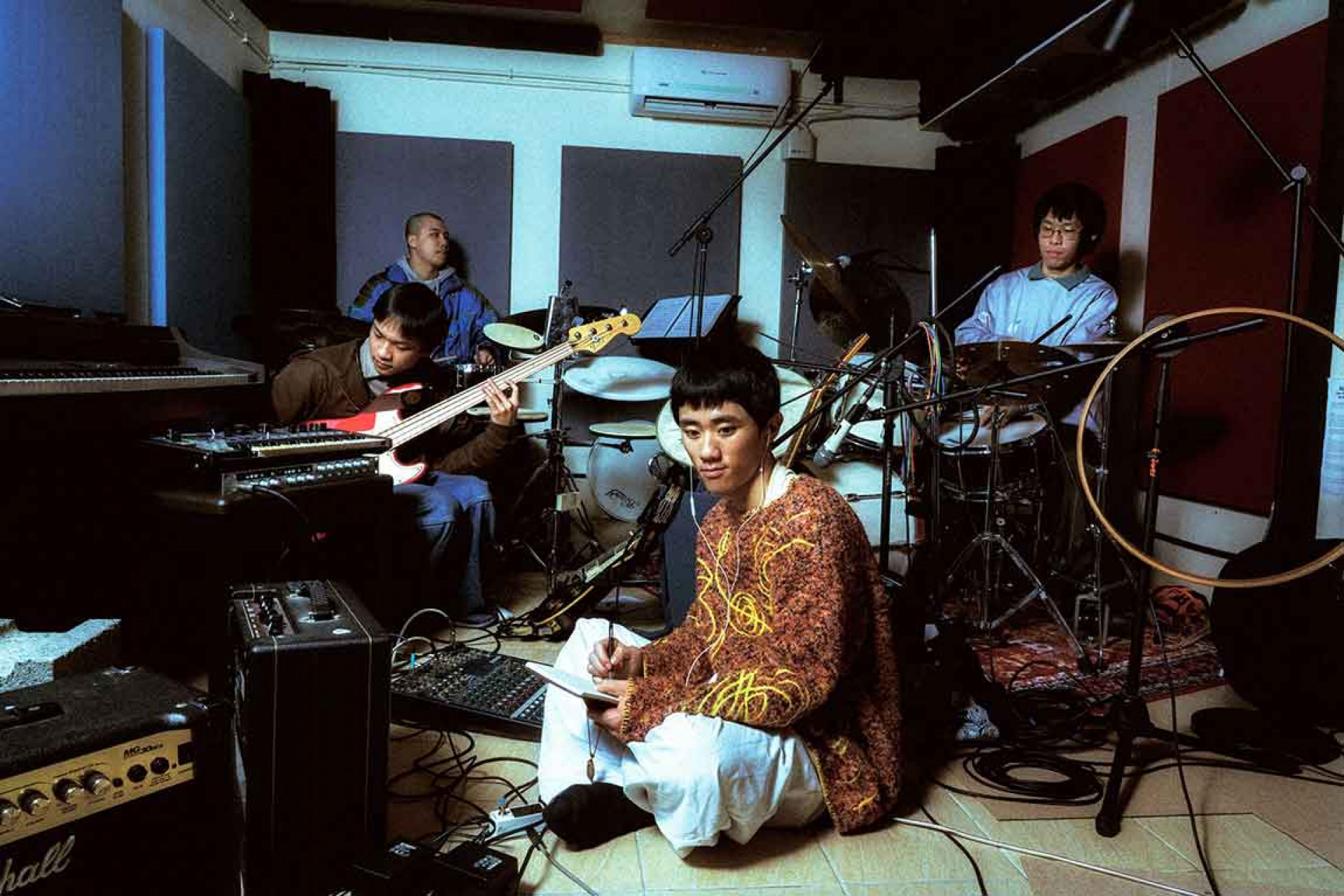 榮獲第 15 屆金音獎兩項大獎的迷幻樂團 Bremen Entertainment Inc