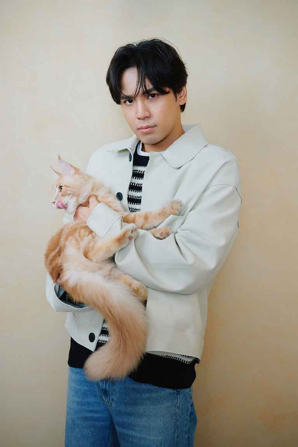 陳零九日前拍攝單曲封面照,找來愛貓橘籽一起入鏡(照片提供:種子音樂)