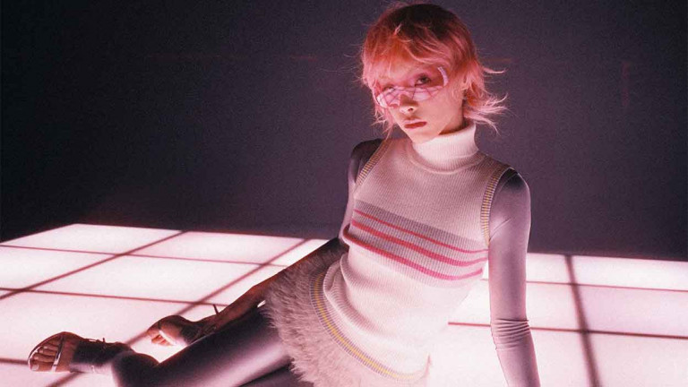 劉柏辛Lexie 發行全新單曲〈POP GIRL〉以靈巧 Y2K 風格捕捉焦慮環境下的自信時刻