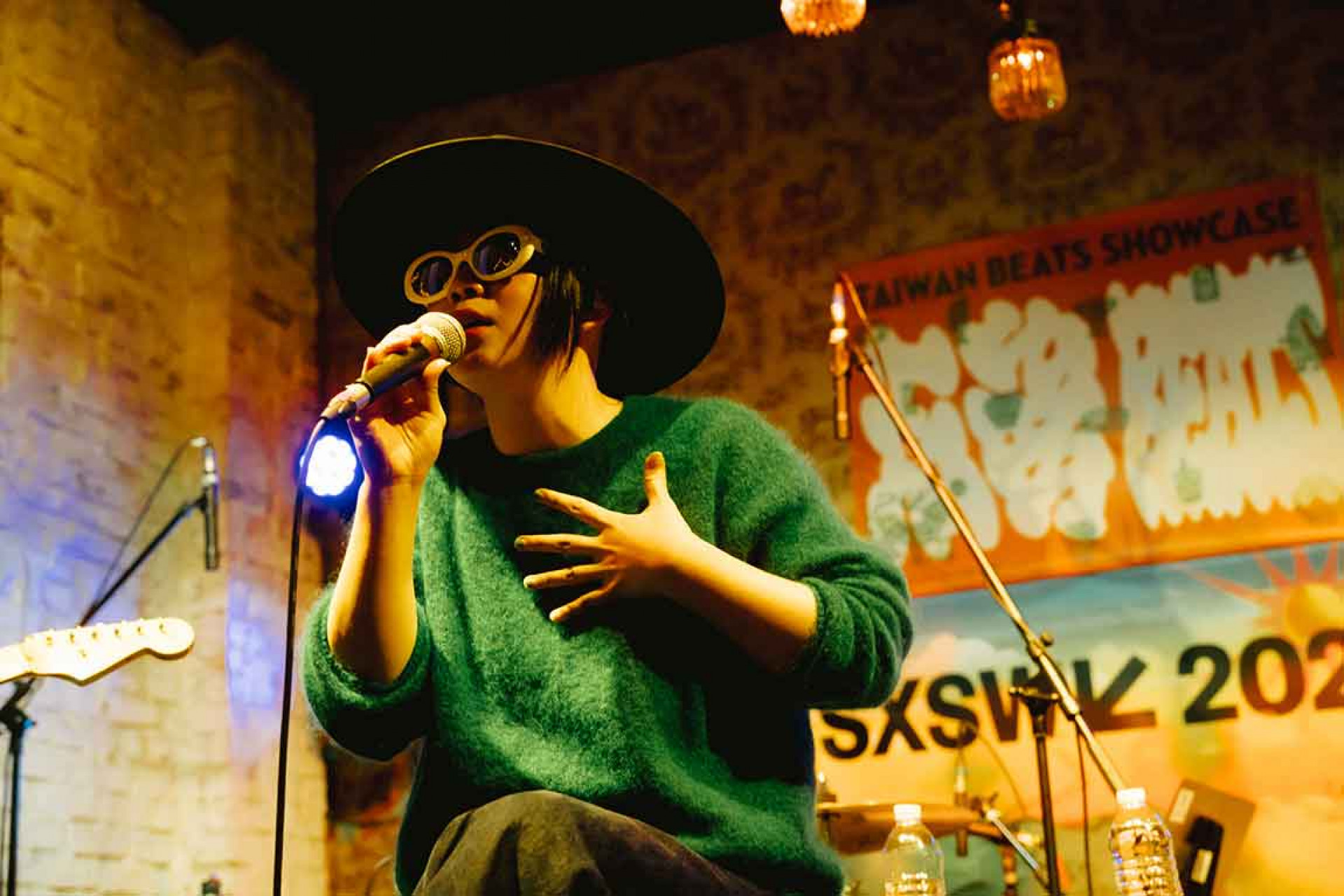 壞特_te以迷人的R&B嗓音吸引多國樂迷湧入欣賞,排隊人潮超過2個街區