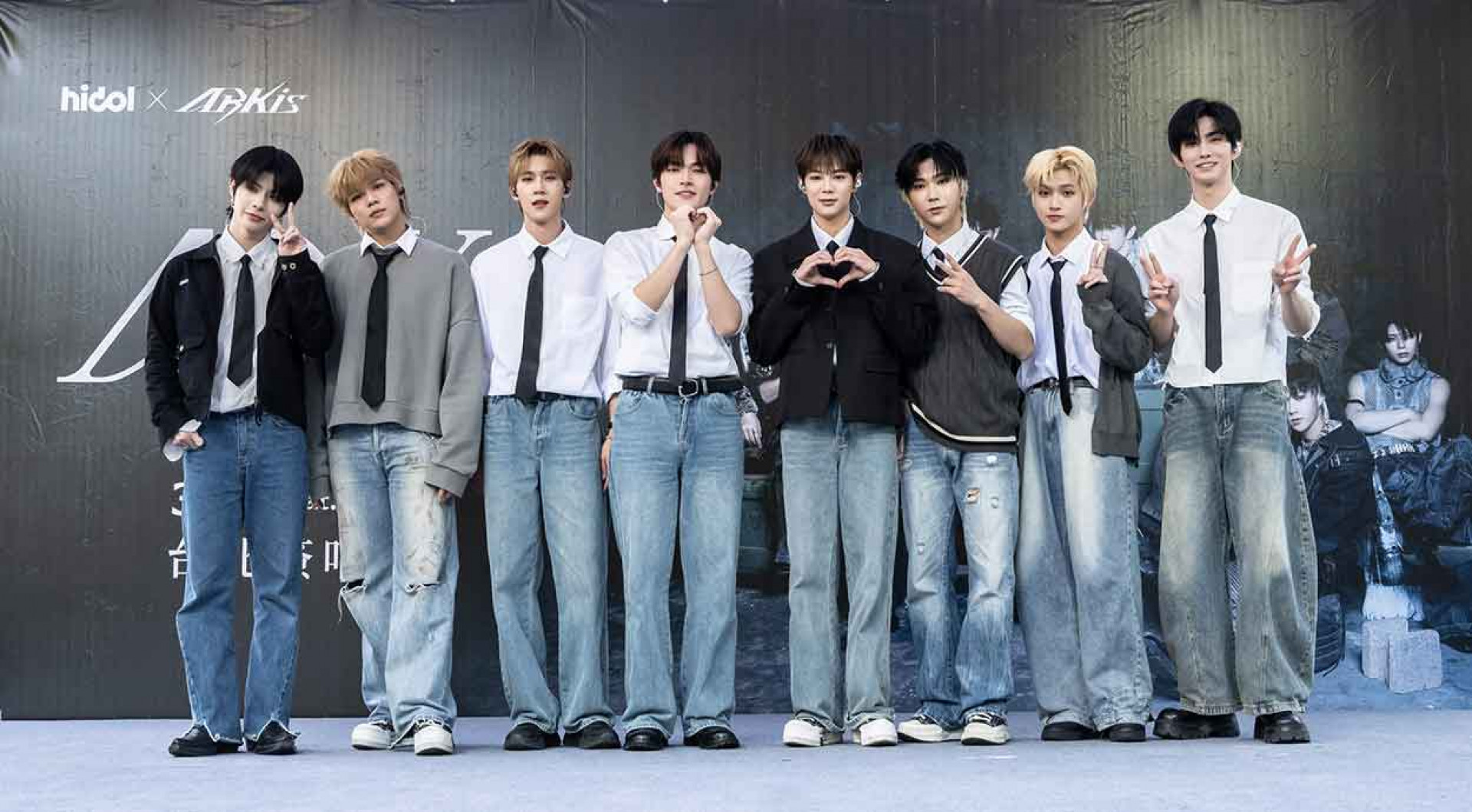 ARKis(左起:李東翰 伍承慶 Vin 鄭彫秦 Alex 黃崇峻 李定 禾雁凱)