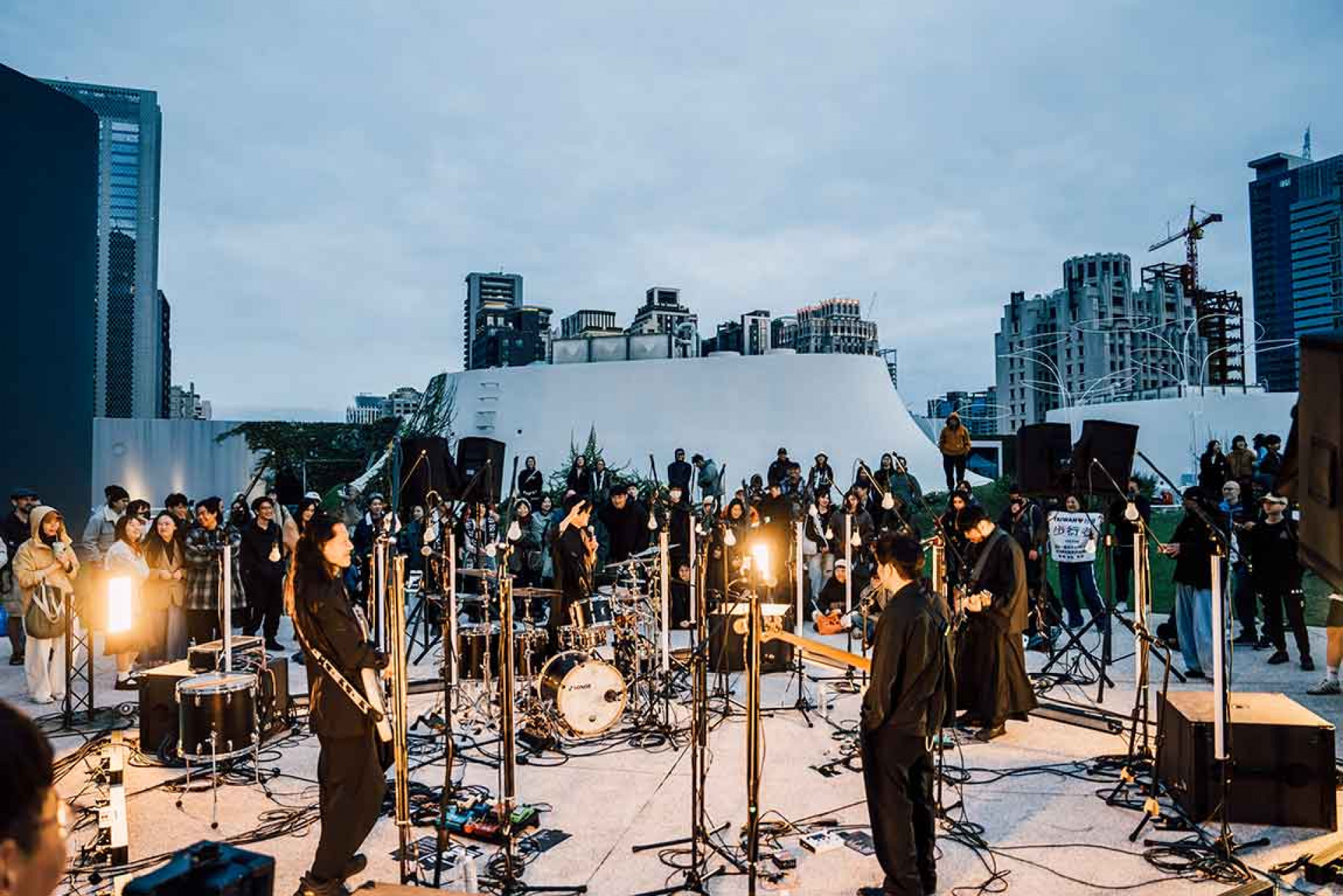 步行者打造「城市裡的後搖」演出專場