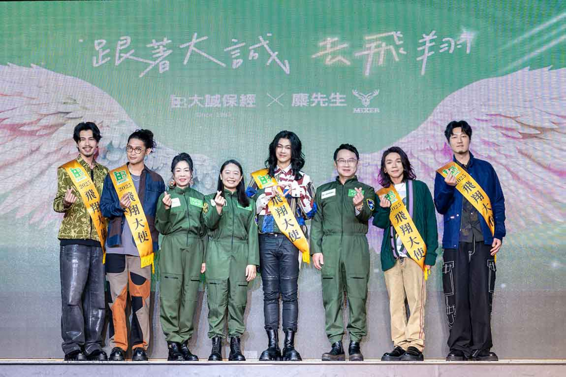 麋先生與大誠保經攜手合作，互相送上祝福。（大誠保經提供）