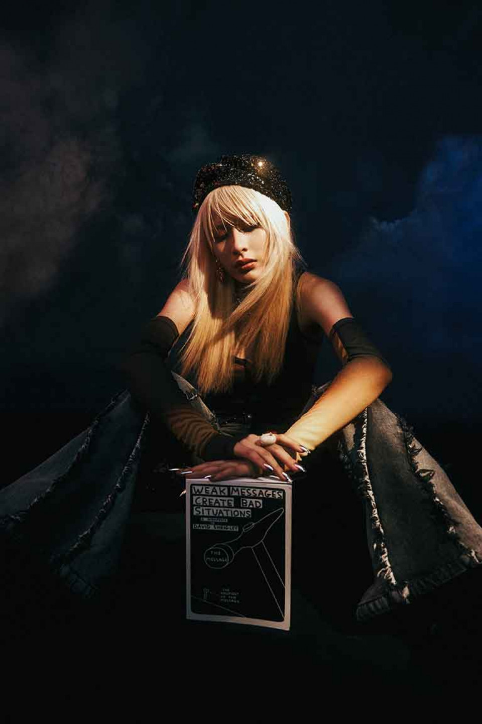 JUD 陳泳希為影集《The Outlaw Doctor 化外之醫》唱作主題曲〈無用的依賴〉(照片提供:華研國際)