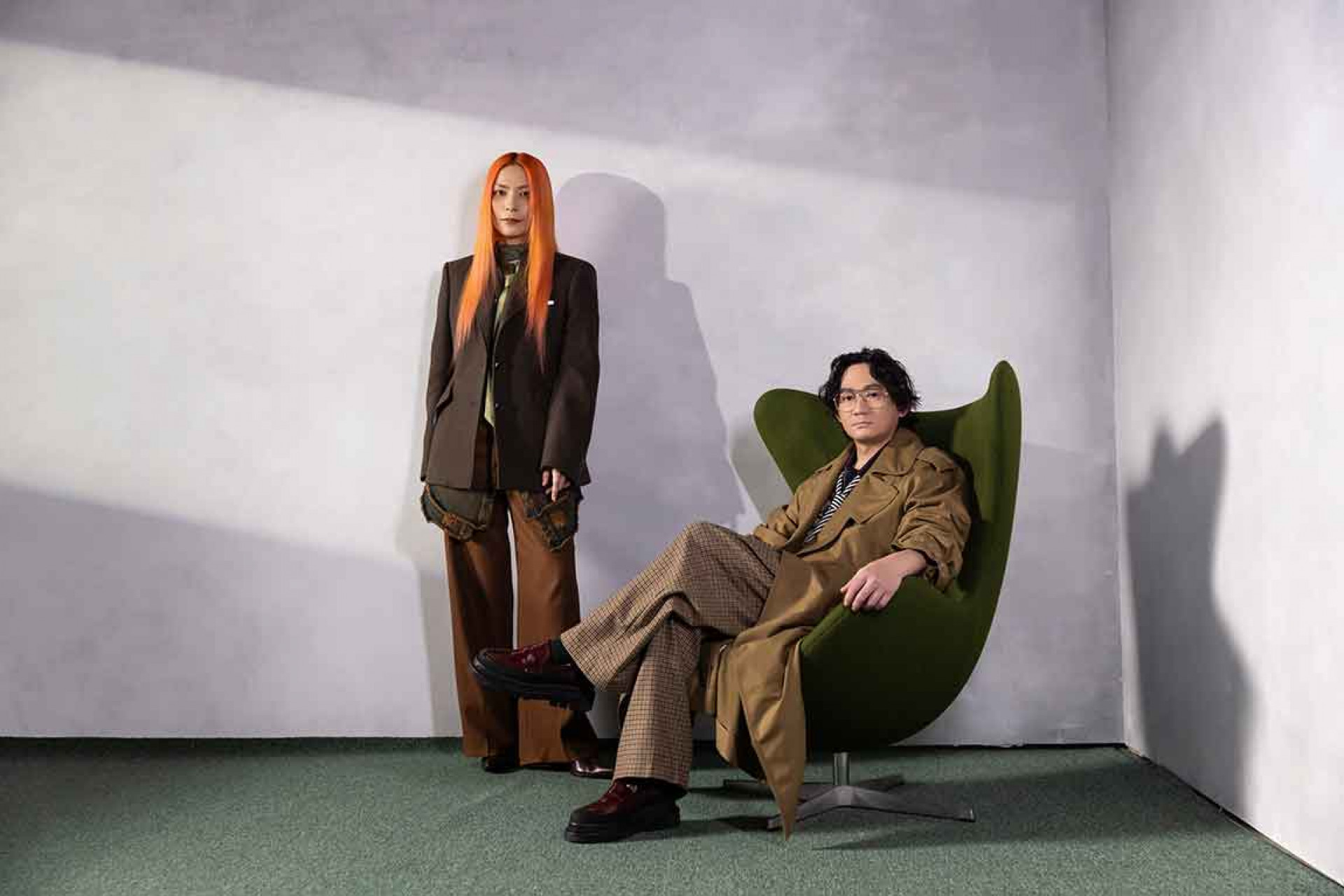 Tizzy Bac攜手國際團隊打造硬派英式搖滾新風貌。(相信音樂提供)