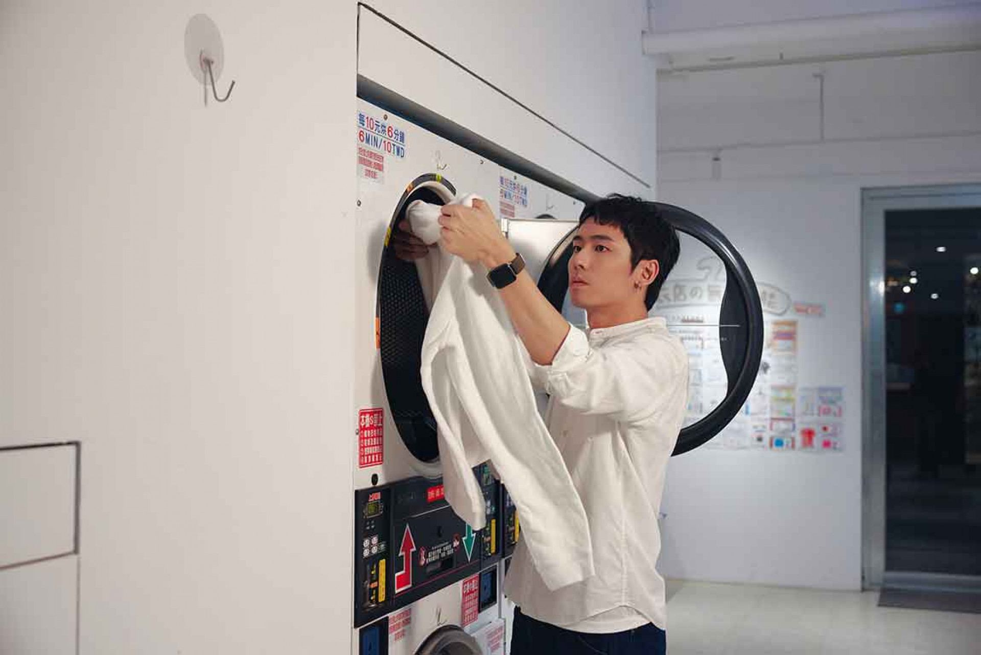 全心投入 瑞夫洗到手指破皮都沒發現 錄音中途接到爸爸病倒消息 幸已無大礙