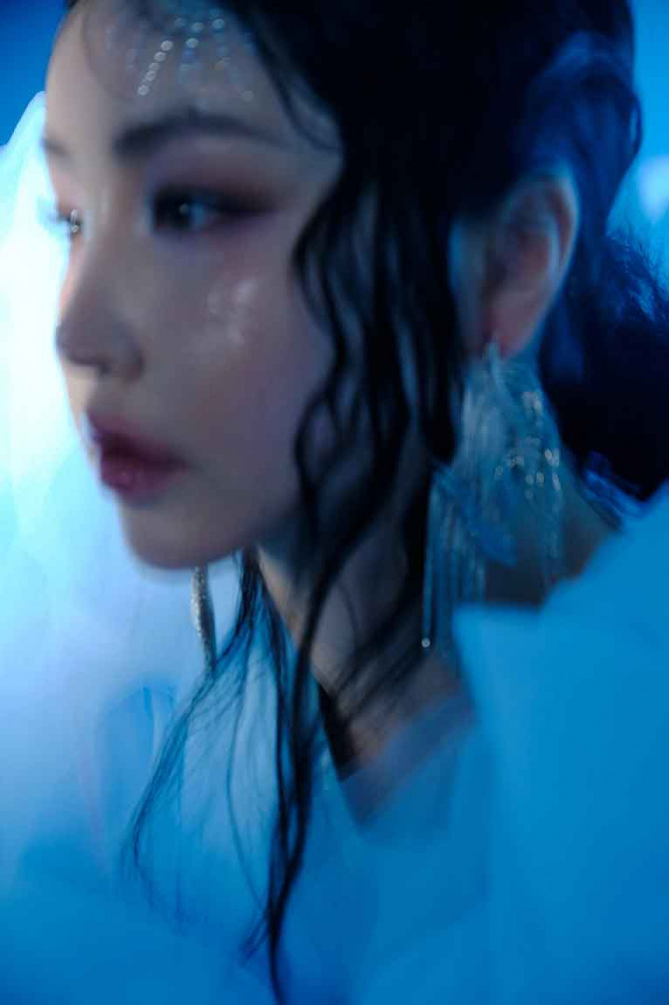 KIAH首張概念專輯《女口》序篇意識主打〈瞳〉