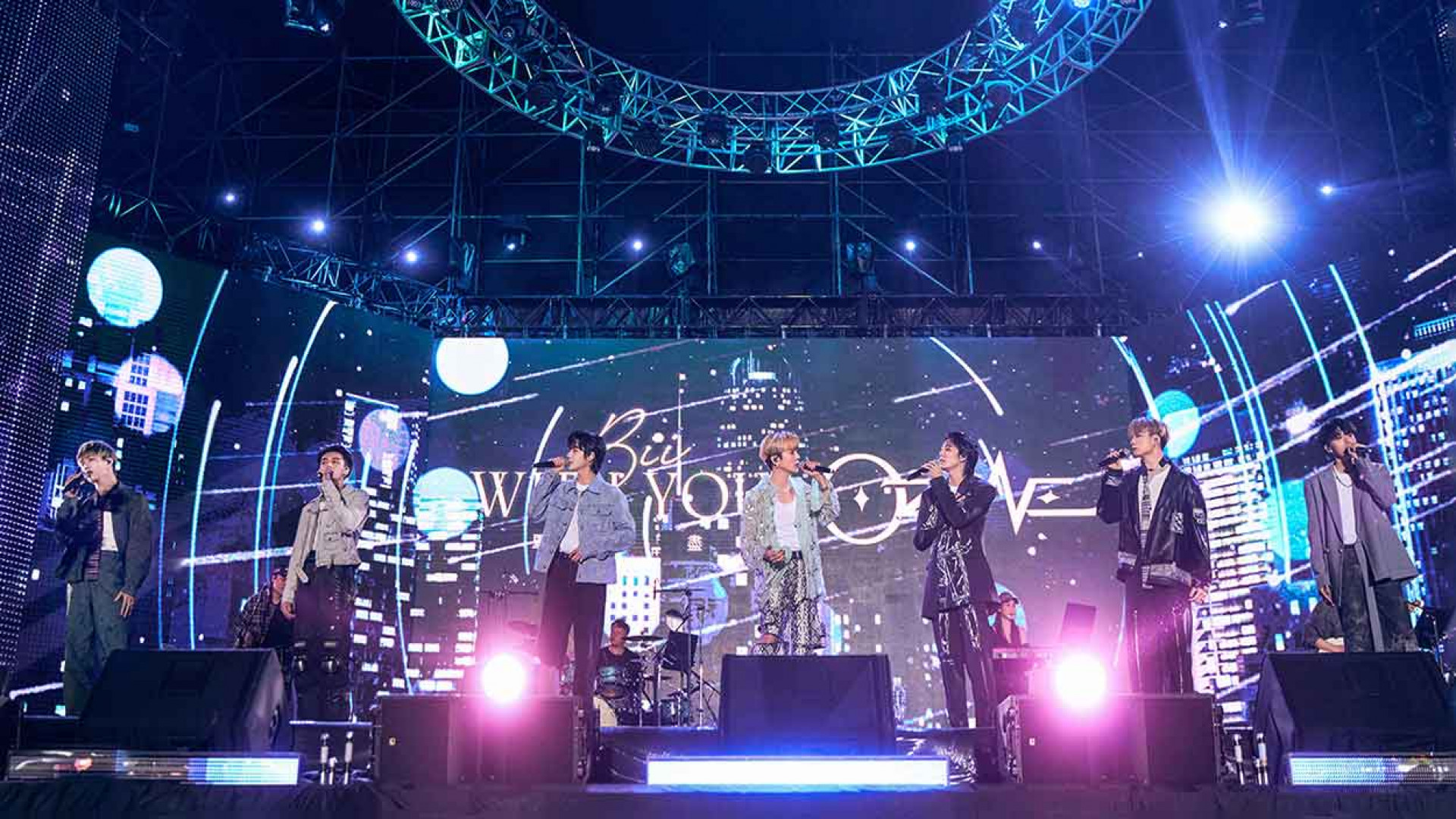 (左起:子翔、哲言、佳辰、畢書盡、煥鈞、祖安、文廷)