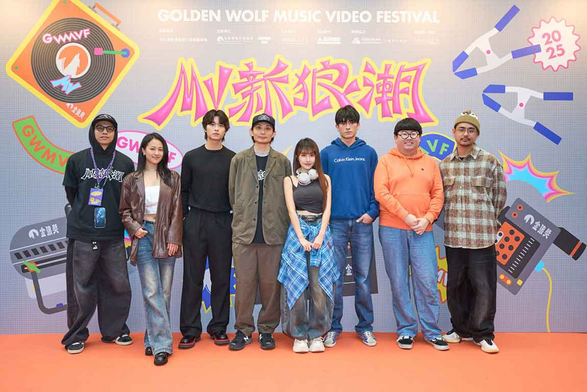 左起:副導演蘇柏睿、劉喬琳、王碩翰、殷振豪導演、張若凡、黃登楷、陳彥佐、彭道森導演