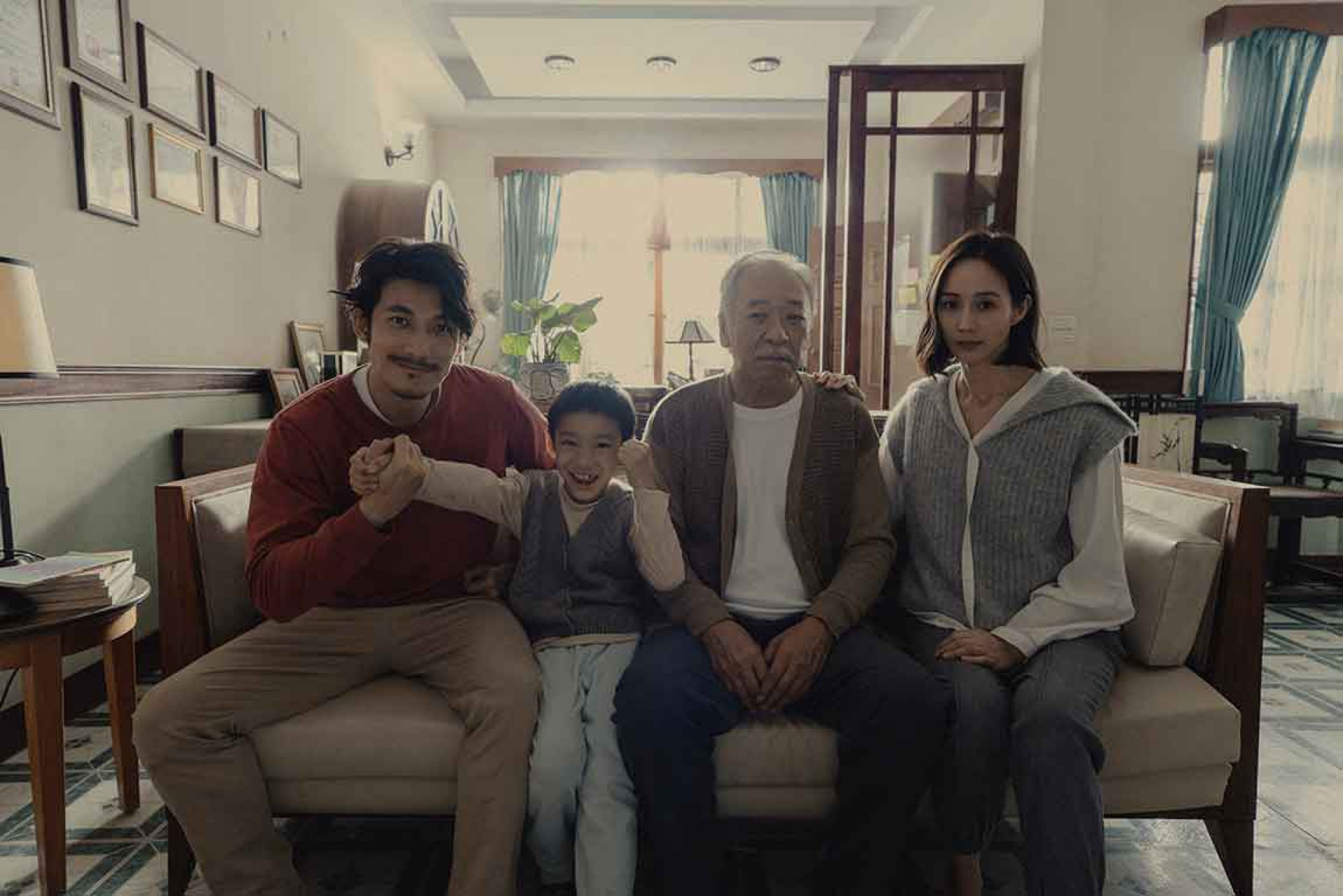 《The Outlaw Doctor 化外之醫》(照片提供:公共電視、中華電信、瀚草文創)