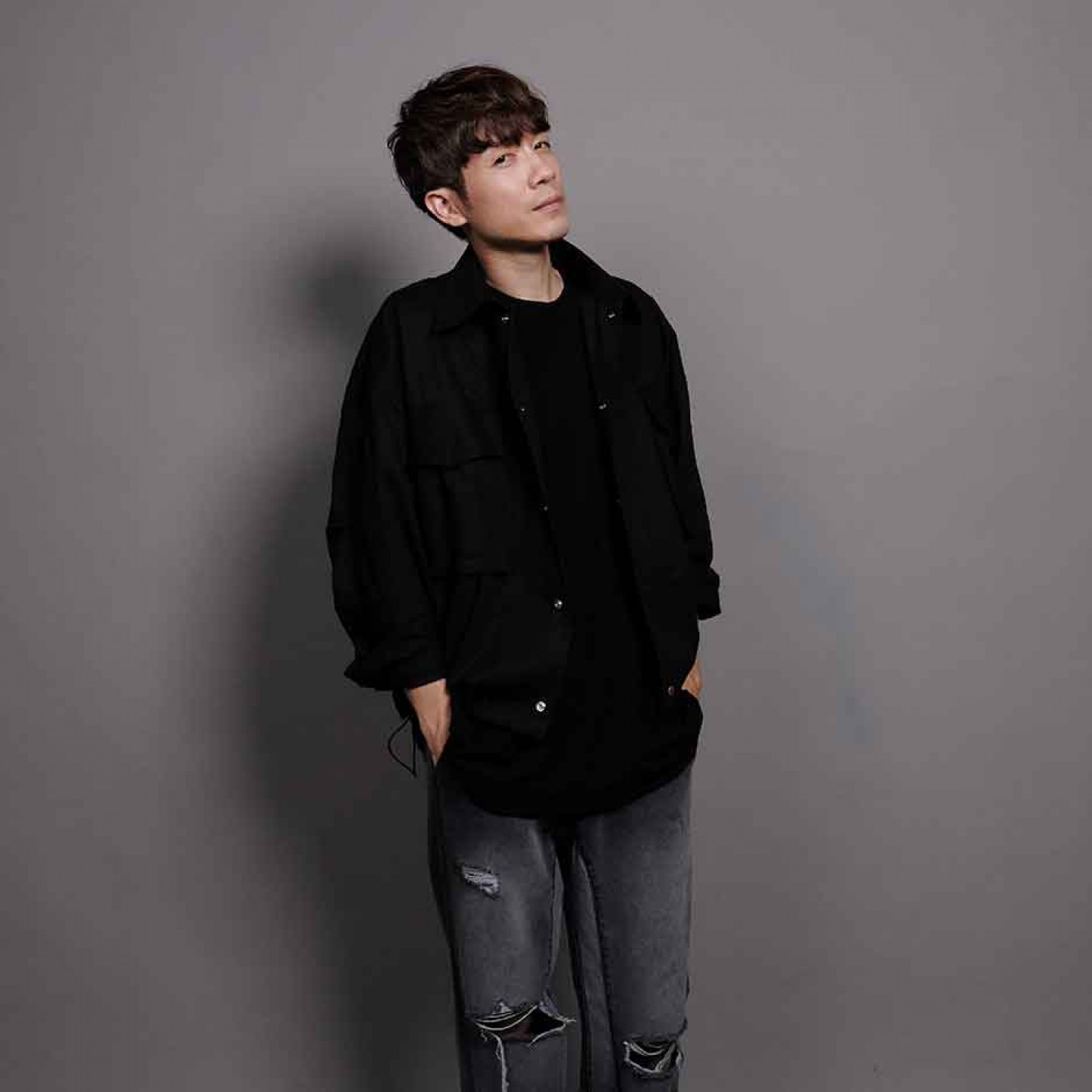 蕭閎仁升格當爸,久未著正裝演出,搞笑喊:「穿正裝算驚喜嗎?」